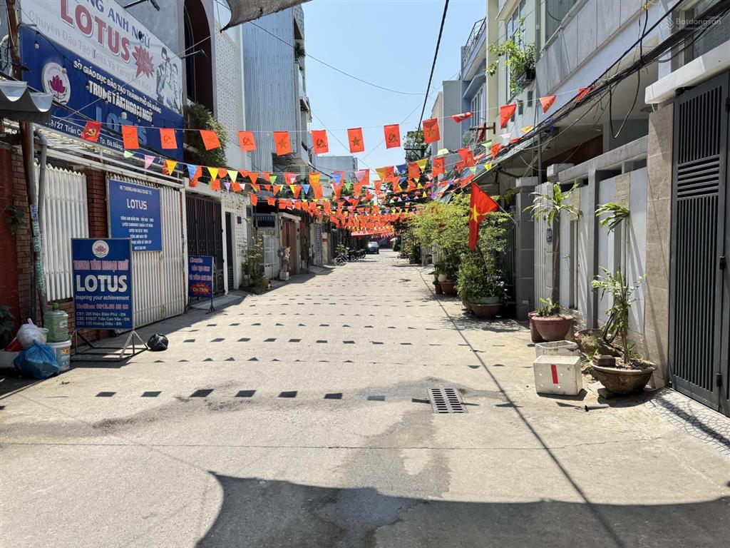 Bán nhà 3tầng 3mê + (diện tích lớn) + oto đậu đỗ trong nhà