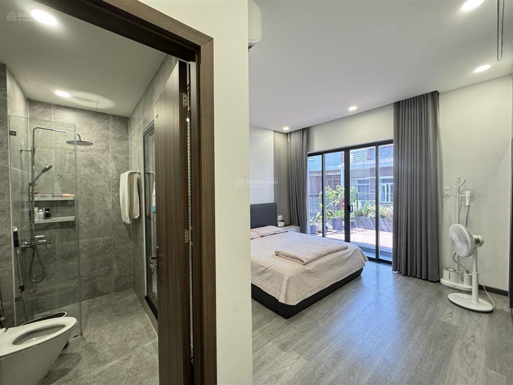 Bán nhà 3tầng 3mê + (diện tích lớn) + oto đậu đỗ trong nhà