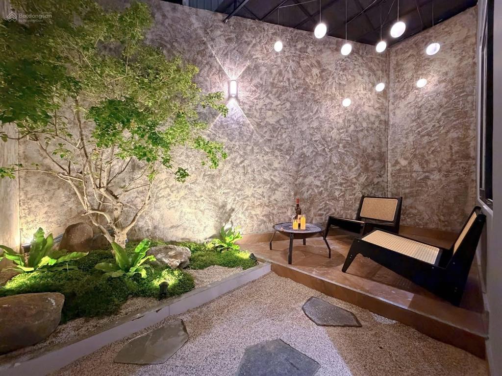 Nằm giữa 2 cây cầu rồng & cầu trần thị lý. có 1 căn nhà cần bán (có nguồn thuê 23 đến 25tr/1tháng)