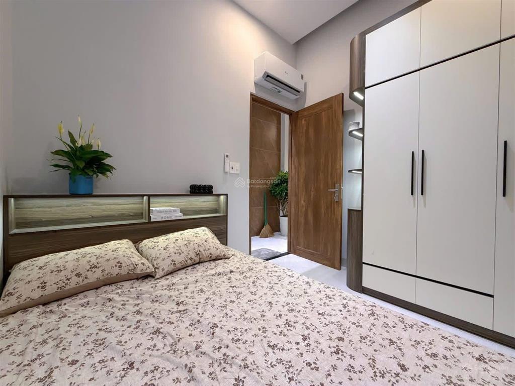 Nằm giữa 2 cây cầu rồng & cầu trần thị lý. có 1 căn nhà cần bán (có nguồn thuê 23 đến 25tr/1tháng)