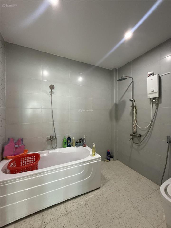 Gần mặt tiền  44m2  4 tầng/3pn  hiếm ngang 5m gần siêu thị emart nhỉnh 6.tỷ tl