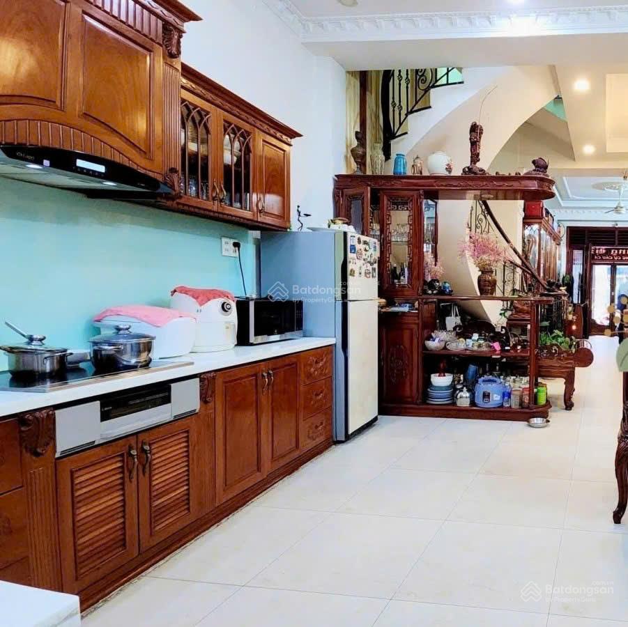 Gần eamrt, bán nhà p14 gò vấp 76m², 4 tầng, 4pn, hẻm xe tải 10m, 8t+