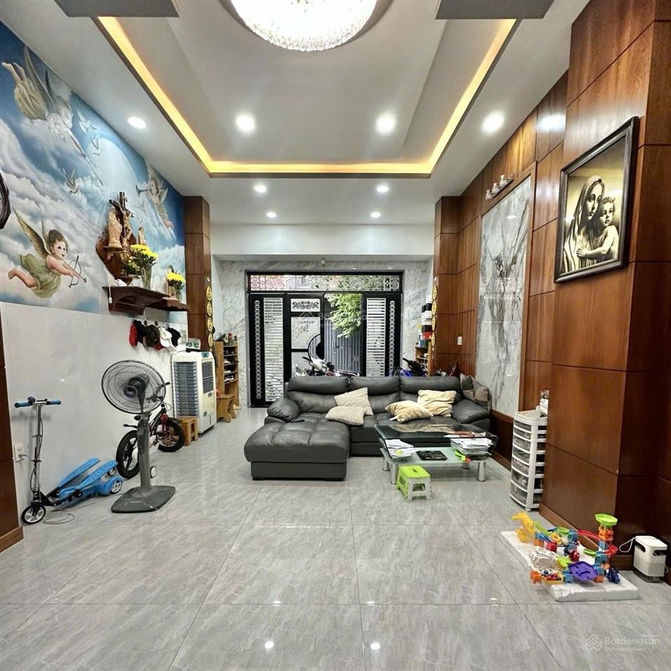 Gần emart, bán nhà p5 gò vấp 70m², 4 tầng, 4pn, hẻm xe hơi 4.5m, 9t+