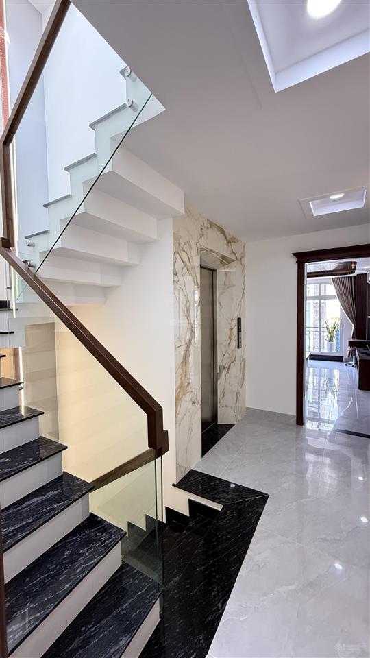 Có thang máy  ô tô thông 64m2  5 tầng p8 gò vấp  nhỉnh 9 tỷ (tl)