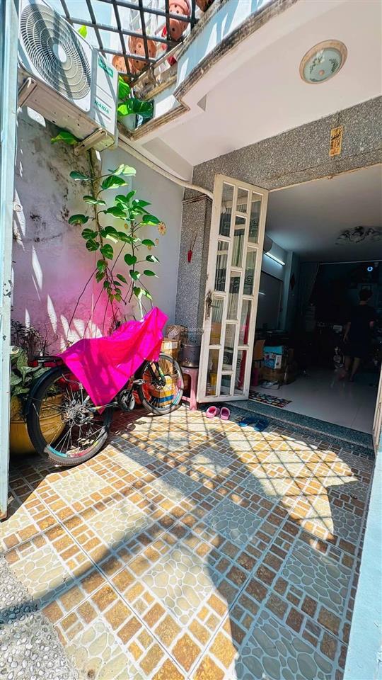 Chánh hưng  âu dương lân  2 tầng  cách mặt tiền 50m