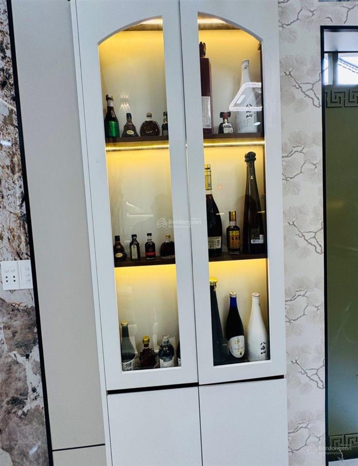 Nhà mới  căn góc 2 mặt thoáng  3 tầng  giá hơn 5 tỷ.