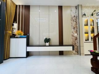 Nhà mới  căn góc 2 mặt thoáng  3 tầng  giá hơn 5 tỷ.