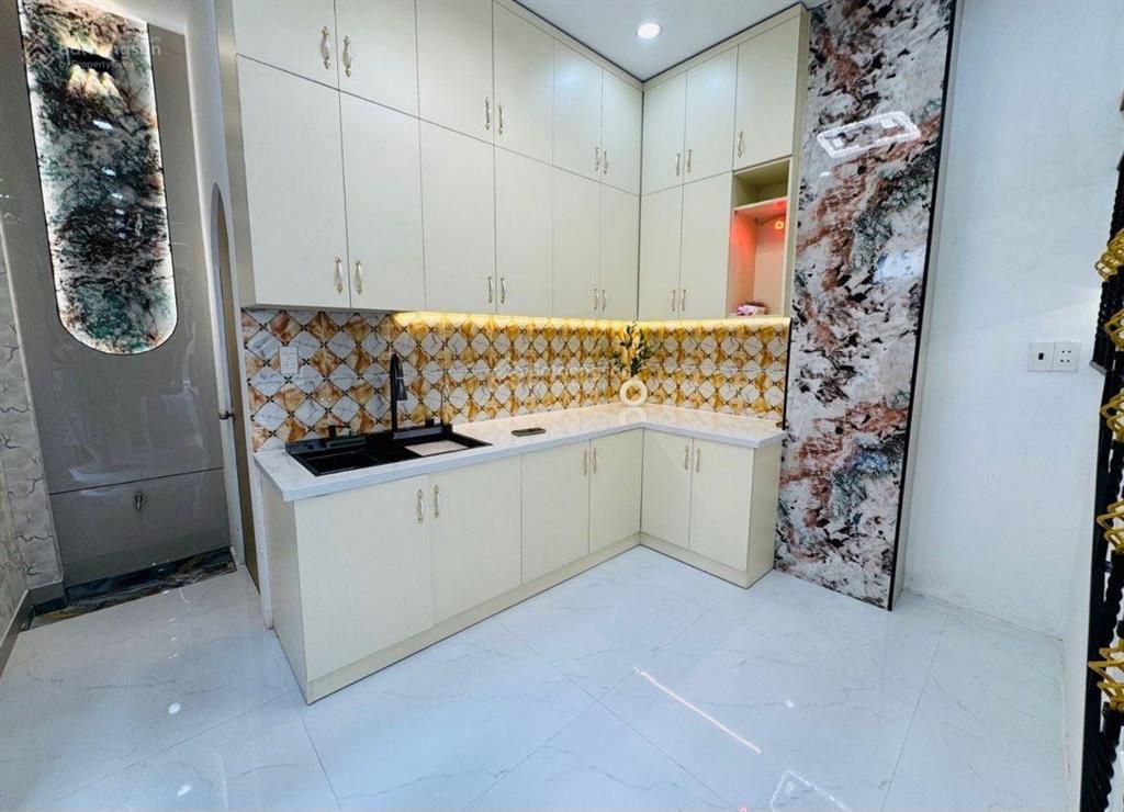 Nhà mới  căn góc 2 mặt thoáng  3 tầng  giá hơn 5 tỷ.