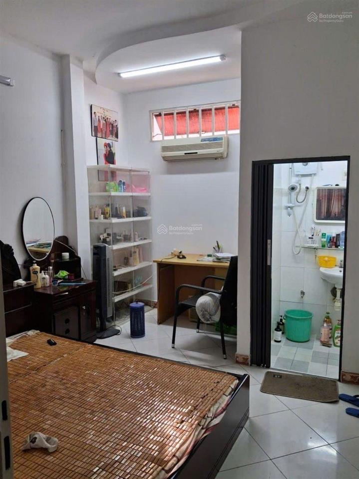 Quận 8  âu dương lân  cách mặt đường vài bước chân  2 tầng  7 tỷ hơn xíu.