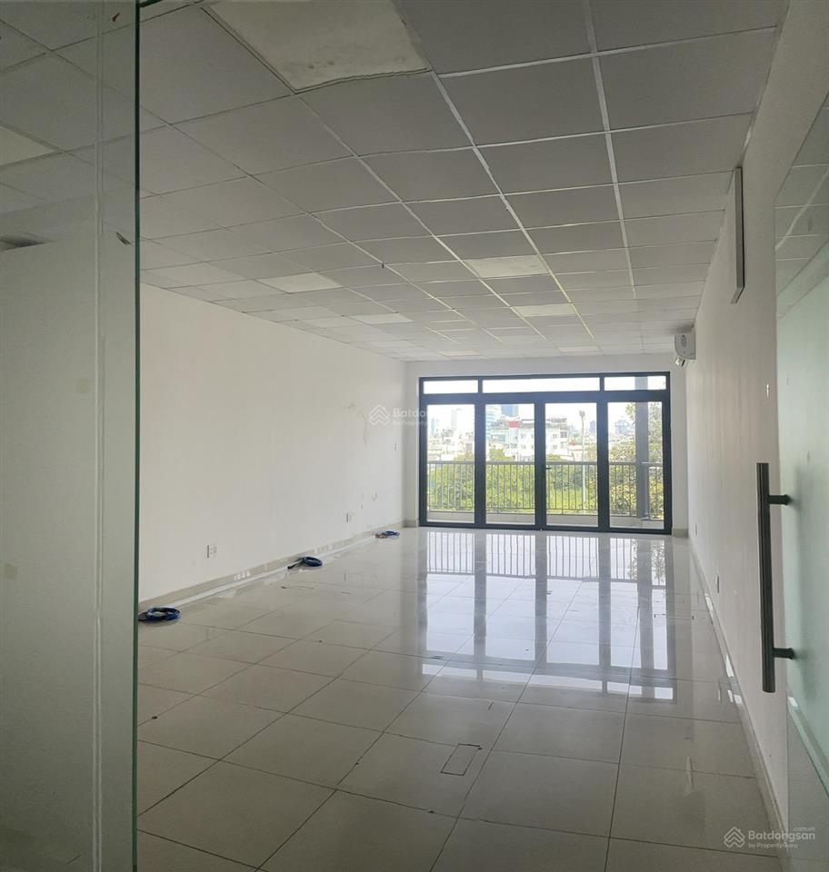 Cho thuê nhà phố mt himlam dt 5x20m rẻ + có tm + tk trống sàn giá 60tr/th  0931 353 ***