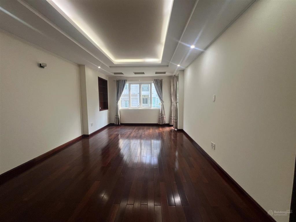 Cho thuê rẻ 50tr nhà phố kđt phú mỹ hưng dt 6x18m2 nhà trống  0931 353 ***
