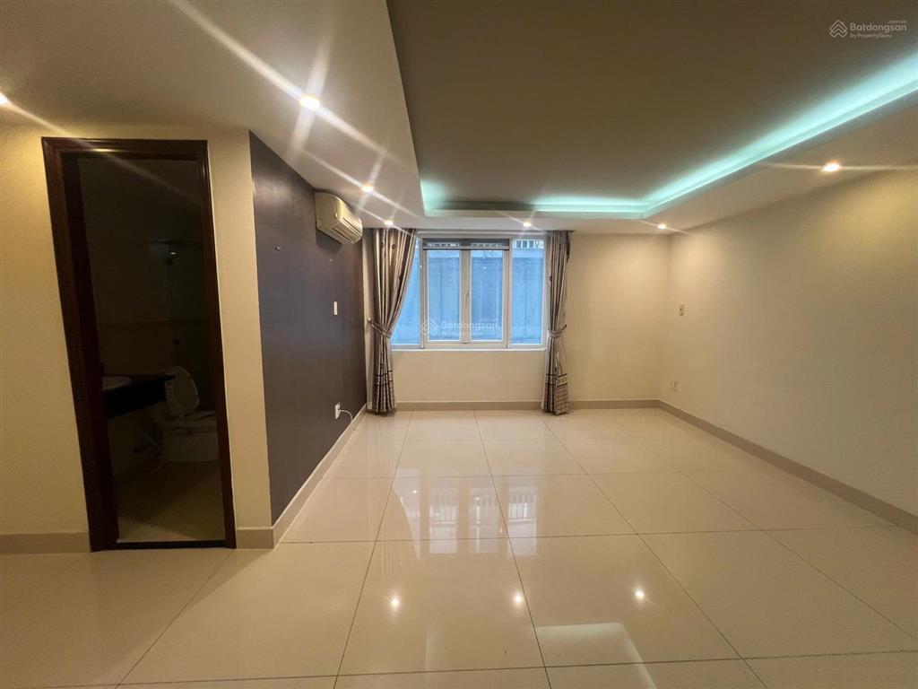 Cho thuê rẻ 50tr nhà phố kđt phú mỹ hưng dt 6x18m2 nhà trống  0931 353 ***