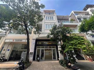 Cho thuê rẻ 50tr nhà phố kđt phú mỹ hưng dt 6x18m2 nhà trống  0931 353 ***