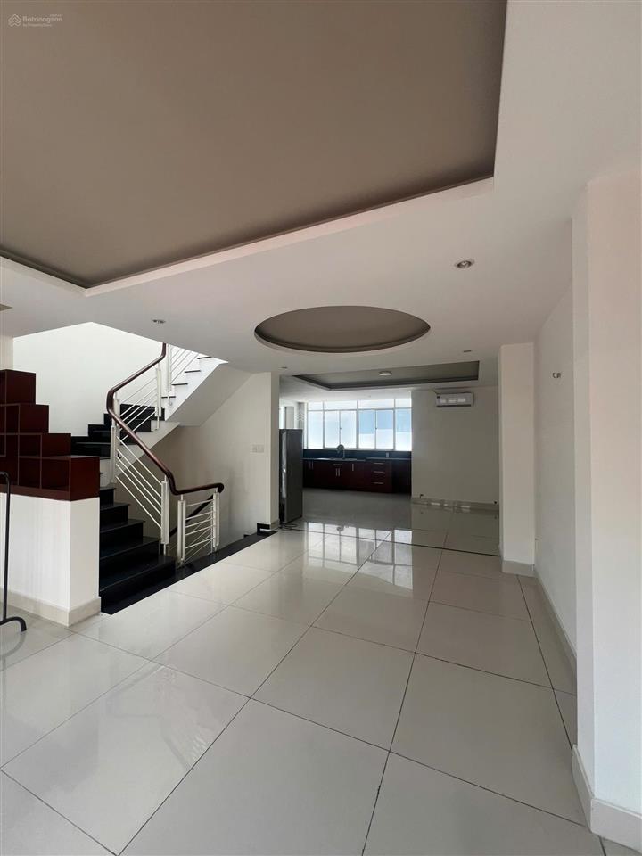 Cho thuê rẻ 50tr nhà phố kđt phú mỹ hưng dt 6x18m2 nhà trống  0931 353 ***