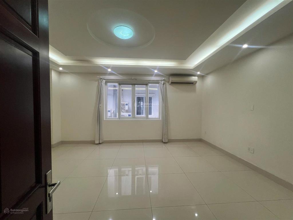Cho thuê rẻ 50tr nhà phố kđt phú mỹ hưng dt 6x18m2 nhà trống  0931 353 ***