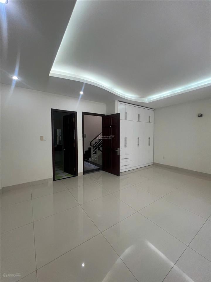 Cho thuê rẻ 50tr nhà phố kđt phú mỹ hưng dt 6x18m2 nhà trống  0931 353 ***