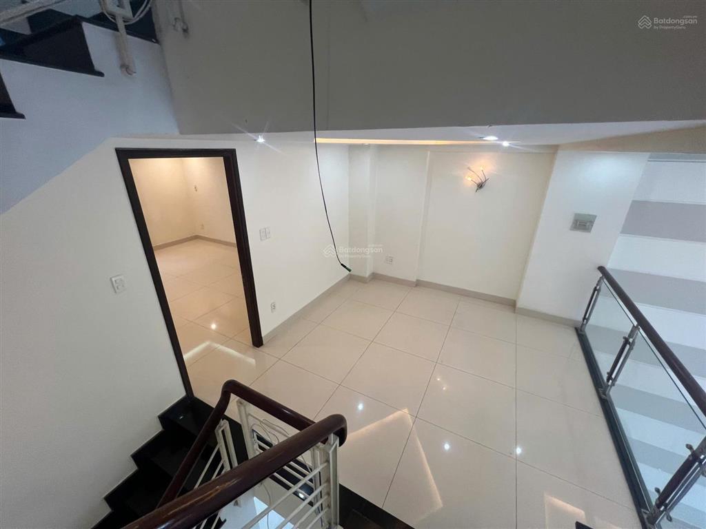 Cho thuê rẻ 50tr nhà phố kđt phú mỹ hưng dt 6x18m2 nhà trống  0931 353 ***