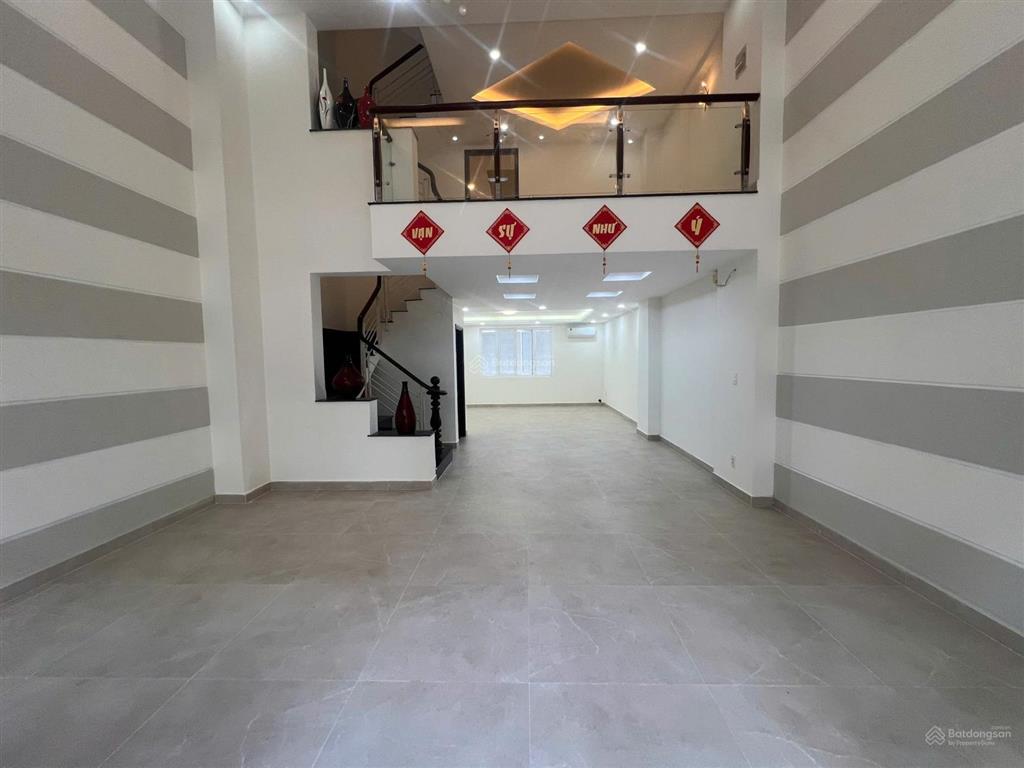 Cho thuê rẻ 50tr nhà phố kđt phú mỹ hưng dt 6x18m2 nhà trống  0931 353 ***