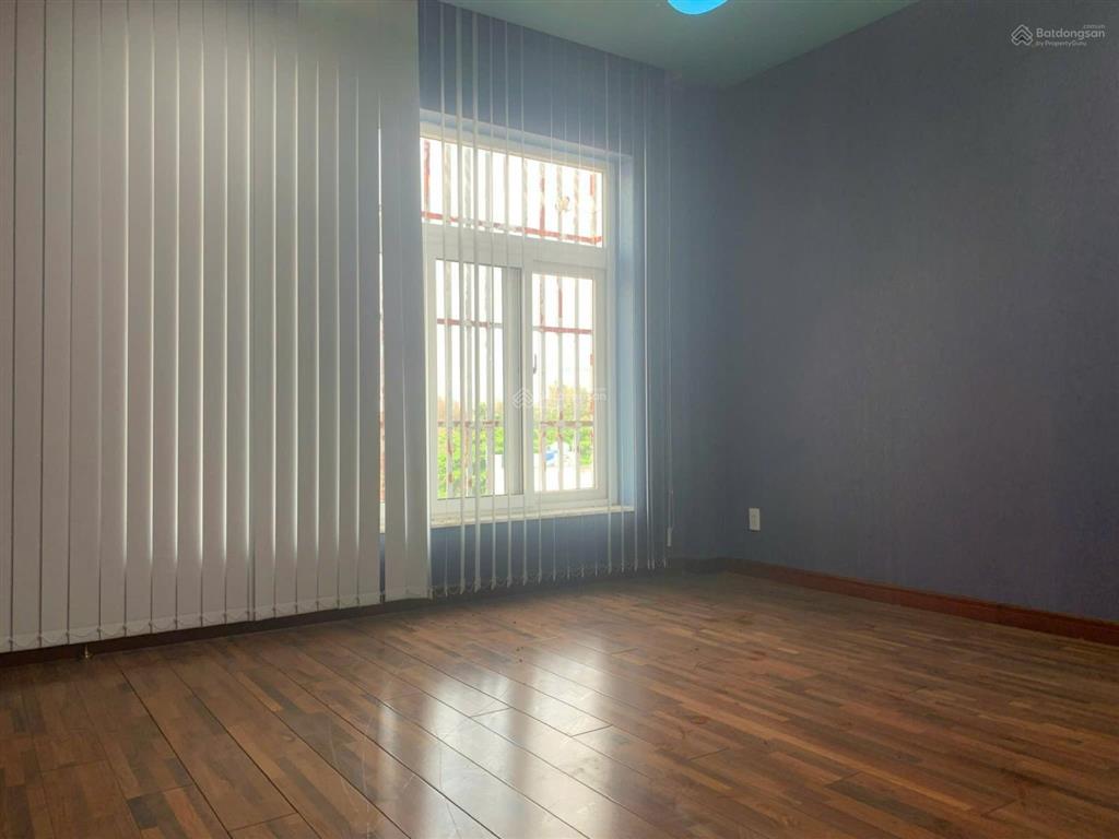 Cho thuê nhà dt 7.5x20m2 tk chuẩn văn phòng kdc himlam giá 60tr  0931 353 ***