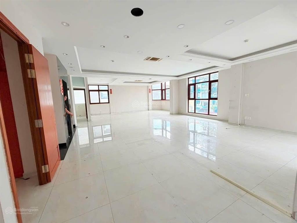 Cho thuê nhà himlam dt 379m2 tkvp, có pccc, tm cho kinh doanh đa ngành  0931 353 ***