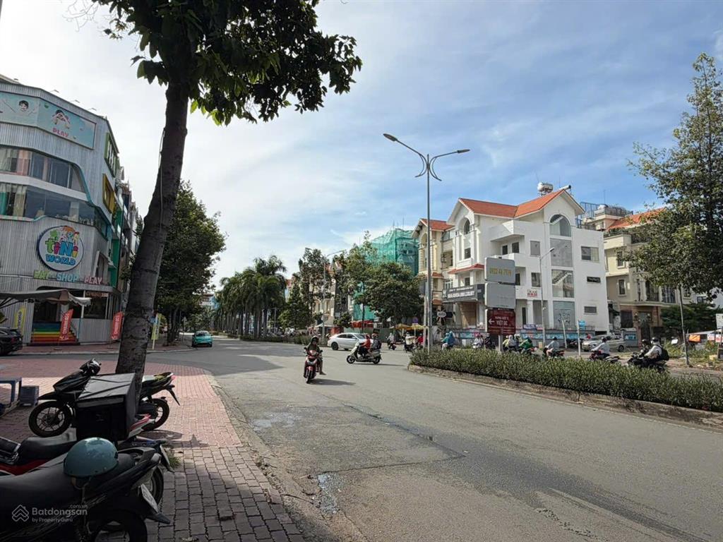 Khan hiếm cho thuê tầng trệt mt nguyễn thị thập dt 5x20m giá 25tr  0931 353 ***