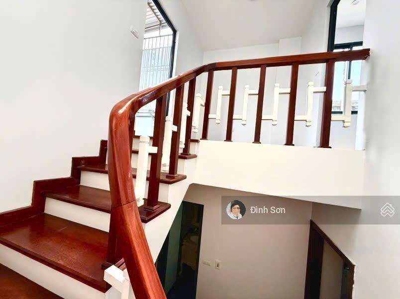 Hiếm bán gấp giảm 1 tỷ hồng tiến 60m2  12.6 tỷ  5 tầng oto  căn góc  sổ đỏ trao tay