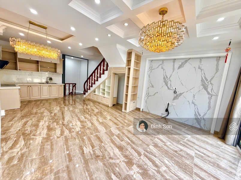 Hiếm bán gấp giảm 1 tỷ hồng tiến 60m2  12.6 tỷ  5 tầng oto  căn góc  sổ đỏ trao tay