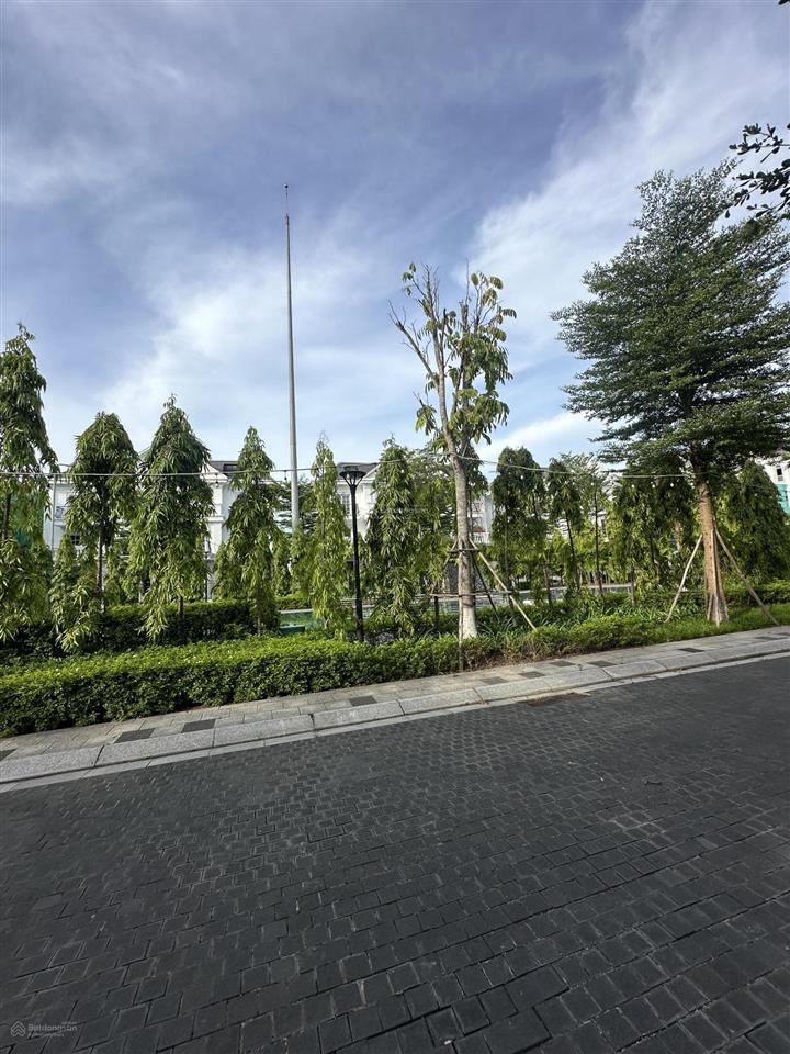 Cắt lỗ sâu 6 tỷ căn biệt thự view bể bơi đẹp nhất dự án