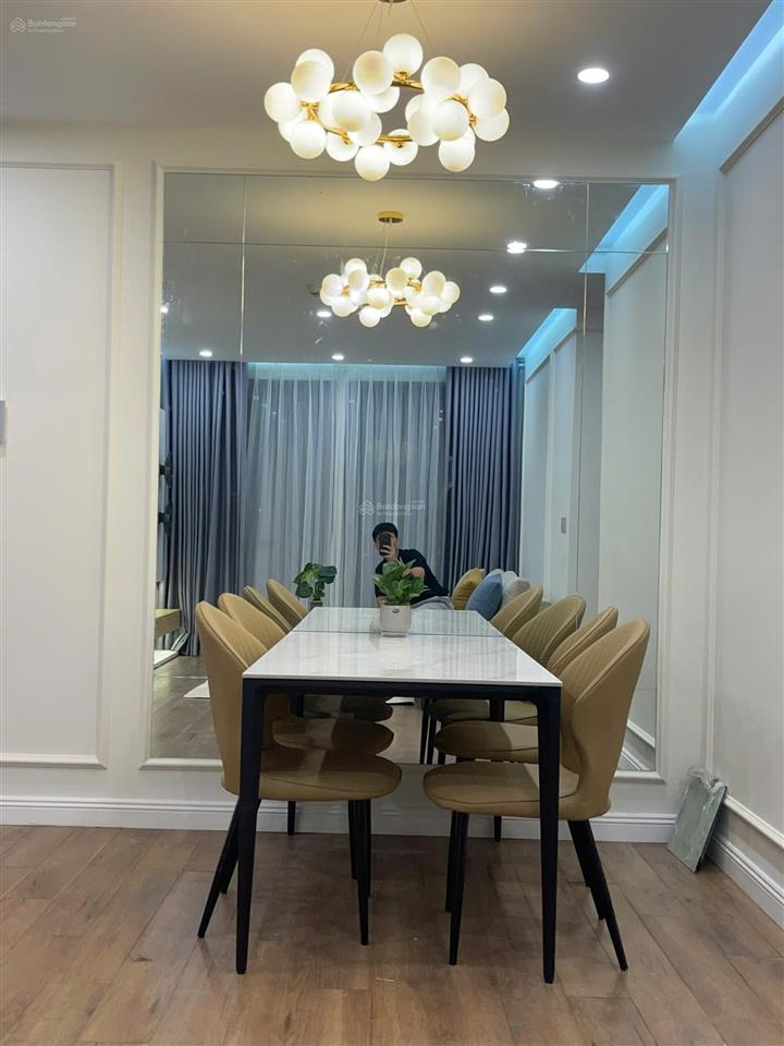 Chính chủ cần bán gấp căn 2 ngủ siêu đẹp view sông hồng, sẵn sổ đỏ