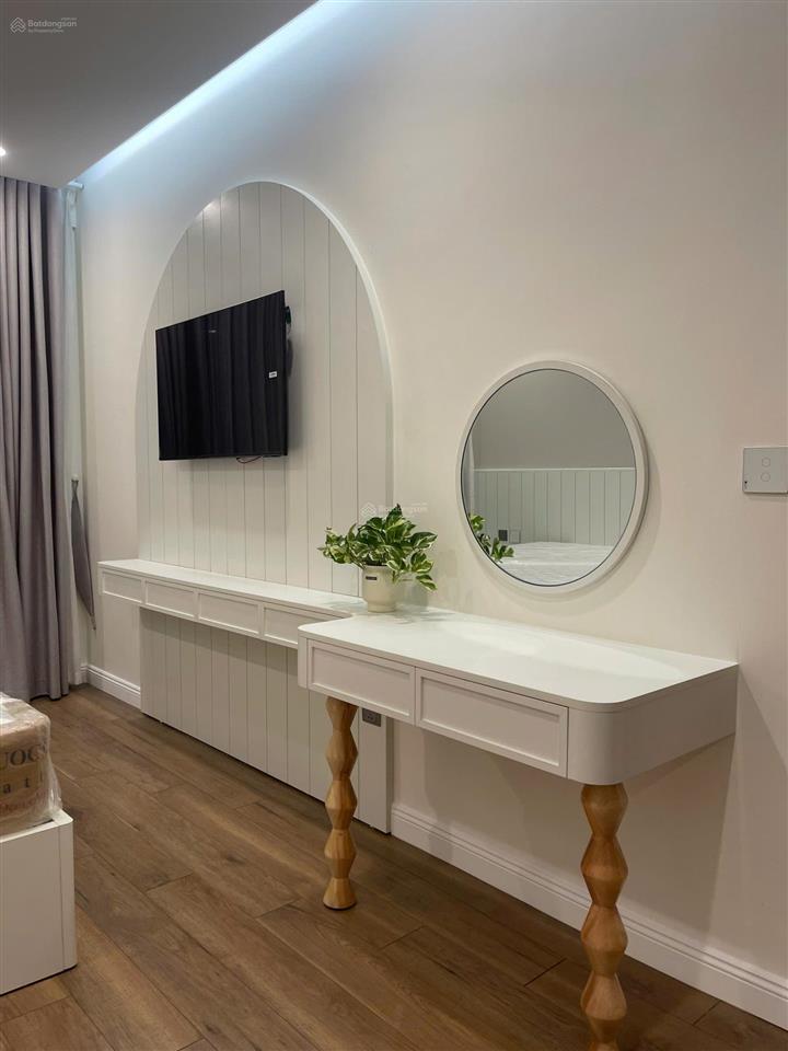 Chính chủ cần bán gấp căn 2 ngủ siêu đẹp view sông hồng, sẵn sổ đỏ
