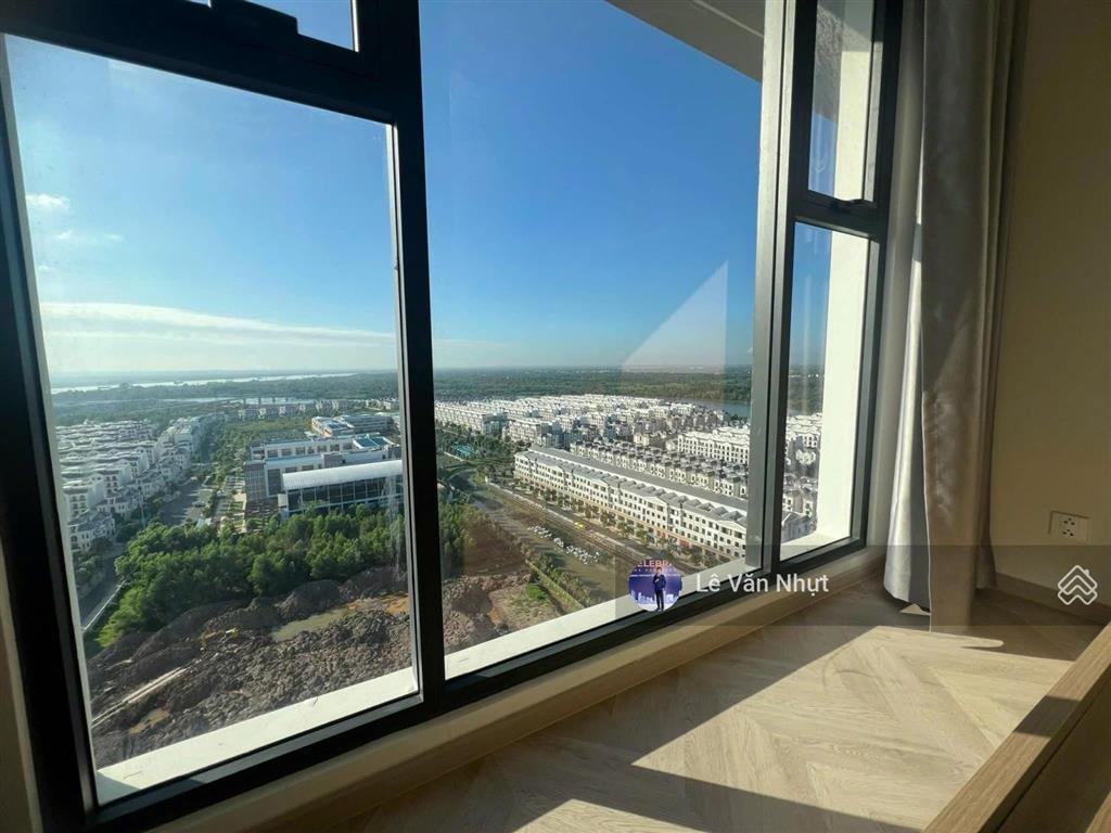 Gấp 1 căn 3pn  đông nam, hiếm tòa d tầng cao  giá 8 tỷ khu compound masteri centre point