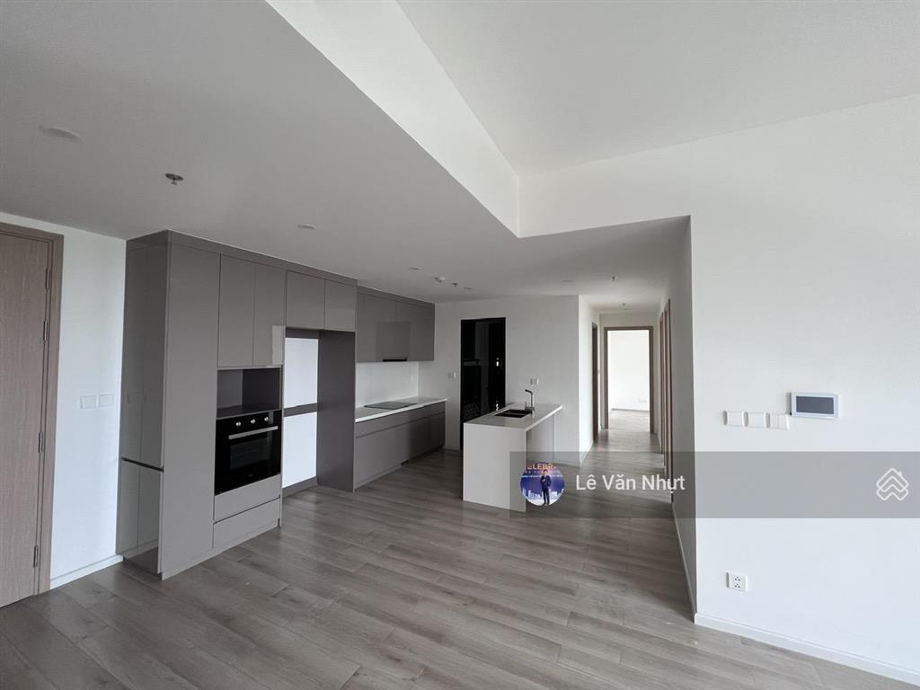 Gấp 1 căn 3pn  đông nam, hiếm tòa d tầng cao  giá 8 tỷ khu compound masteri centre point