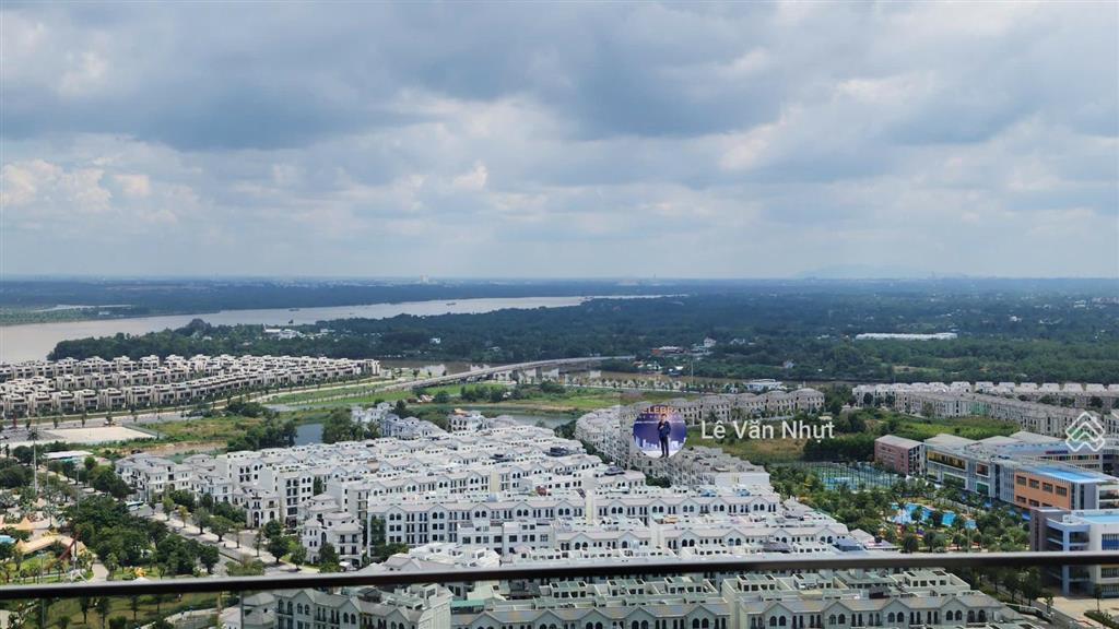 Gấp 1 căn 3pn  đông nam, hiếm tòa d tầng cao  giá 8 tỷ khu compound masteri centre point
