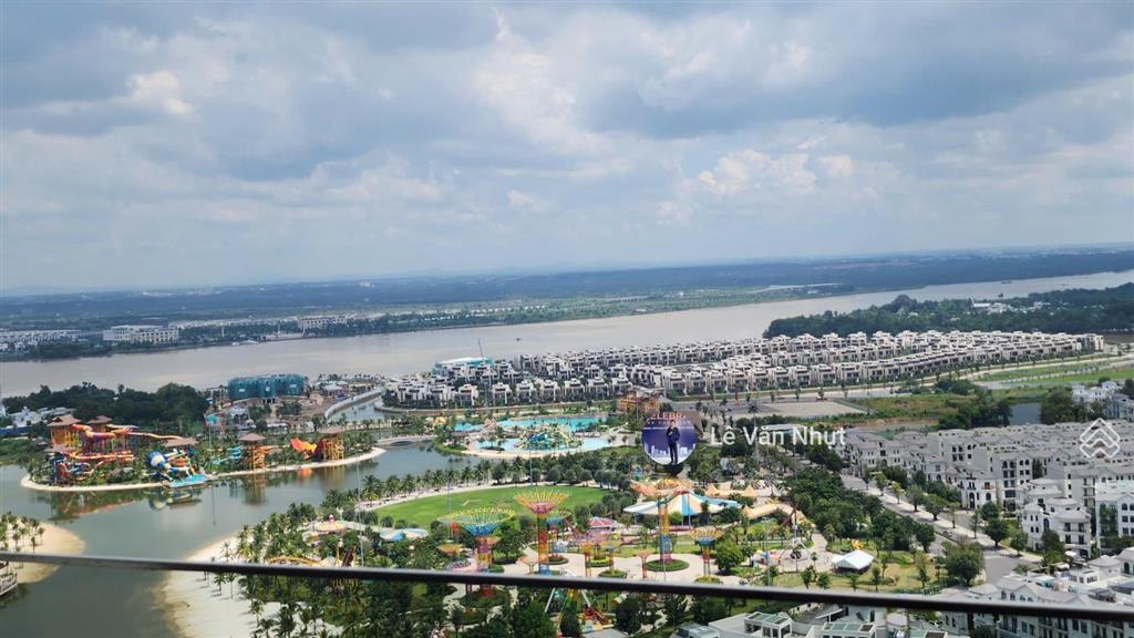 Gấp 1 căn 3pn  đông nam, hiếm tòa d tầng cao  giá 8 tỷ khu compound masteri centre point