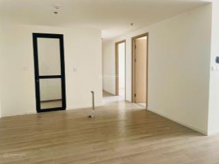 Căn giữa  2pn, tòa b lumiere boulevard  giá chỉ 4,55 tỷ all in, tầng trung, view nội khu thể thao