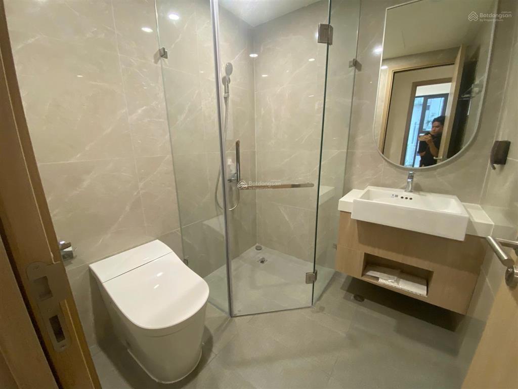Căn giữa  2pn, tòa b lumiere boulevard  giá chỉ 4,55 tỷ all in, tầng trung, view nội khu thể thao