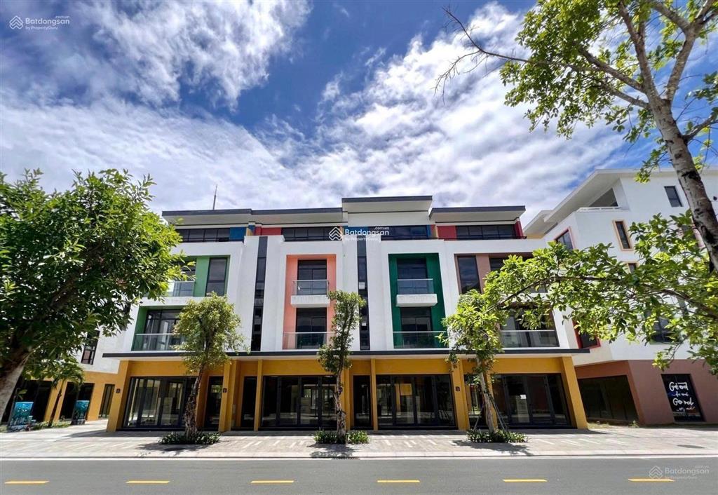 Chính chủ bán shophouse meyhomes capital phú quốc mặt đại lộ ánh trăng 26m, đã có sổ đỏ, giá 19 tỷ