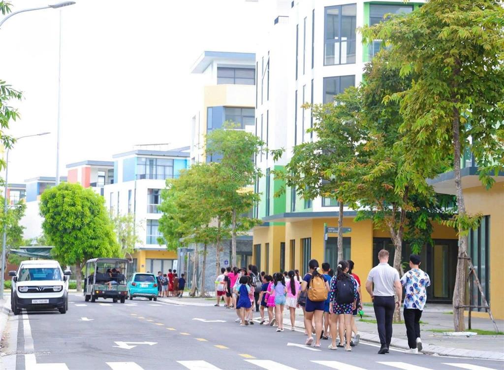 Chính chủ bán shophouse meyhomes capital phú quốc mặt đại lộ ánh trăng 26m, đã có sổ đỏ, giá 19 tỷ