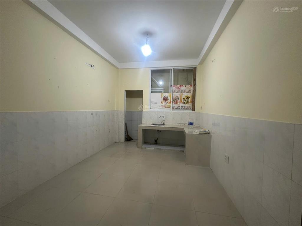 Phòng trọ tầng trệt, rộng rãi, thoát mát, yên tĩnh