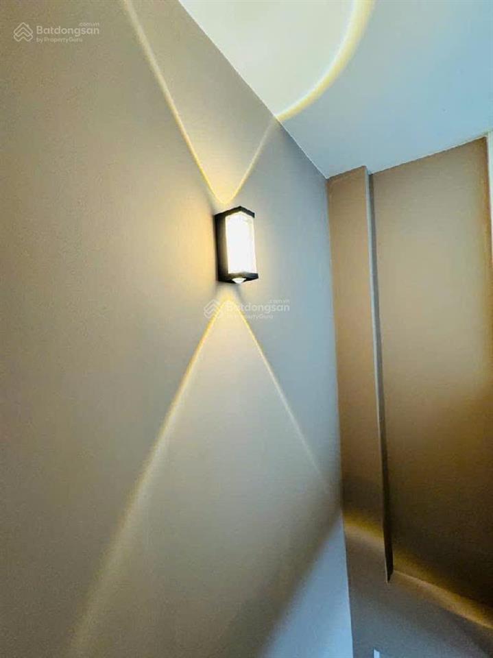 Gấp!! nhanh mới còn.bán nhà hiếm hẻm ôtô phường 10 tân bình chỉ nhỉnh 2 tỷ, 15m2