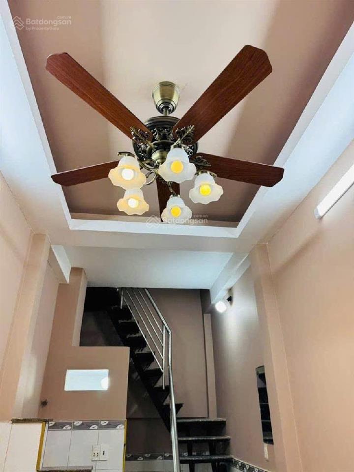 Gấp!! nhanh mới còn.bán nhà hiếm hẻm ôtô phường 10 tân bình chỉ nhỉnh 2 tỷ, 15m2