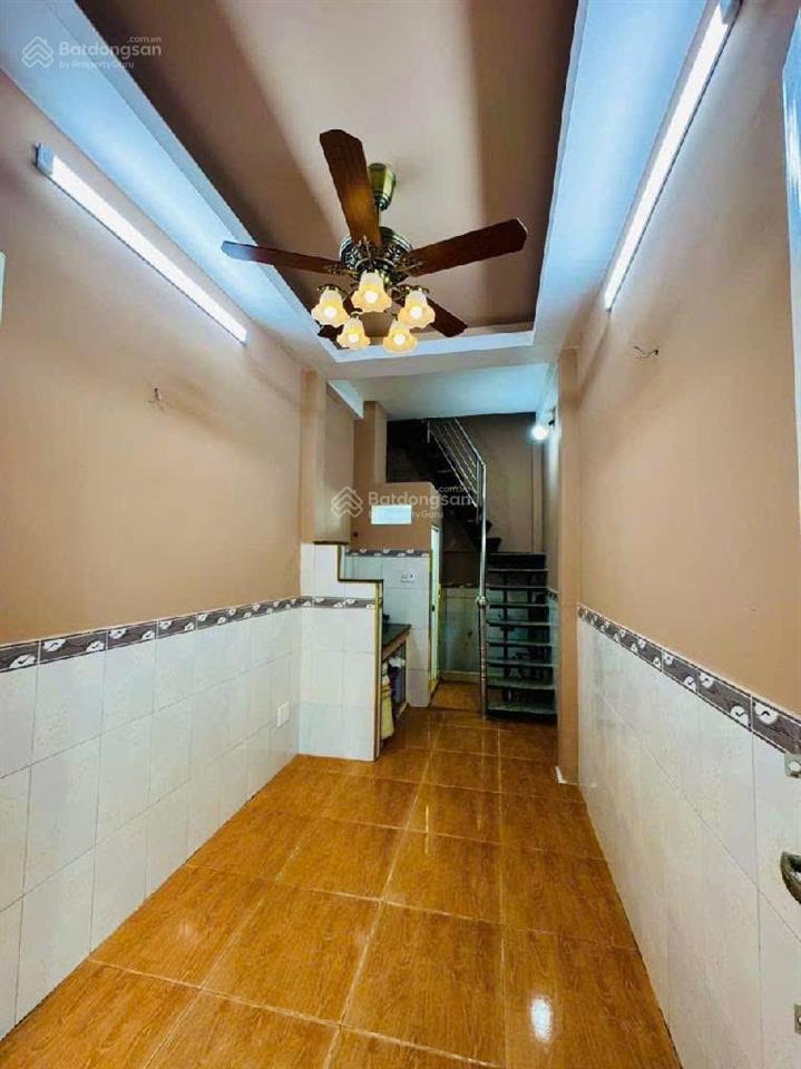 Gấp!! nhanh mới còn.bán nhà hiếm hẻm ôtô phường 10 tân bình chỉ nhỉnh 2 tỷ, 15m2