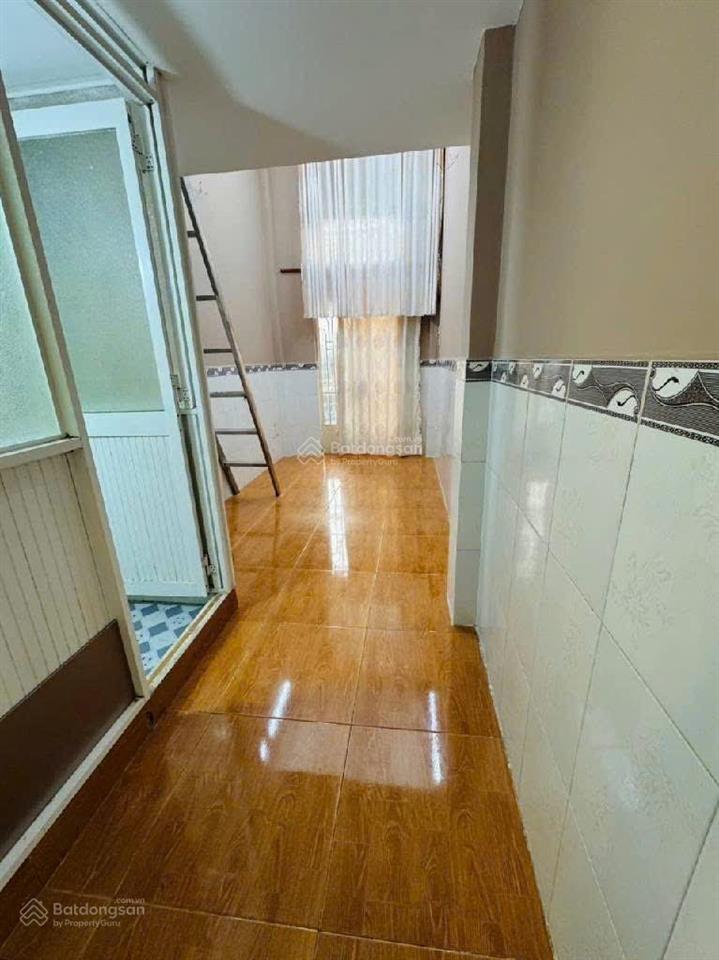 Gấp!! nhanh mới còn.bán nhà hiếm hẻm ôtô phường 10 tân bình chỉ nhỉnh 2 tỷ, 15m2