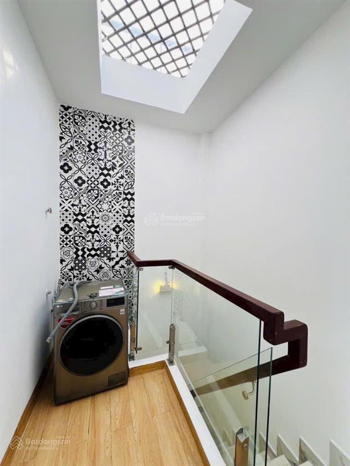Bán nhà quận 3  35m2nhỉnh 8 tỷ hẻm xe hơi tới nhà  có thang máy cao cấp