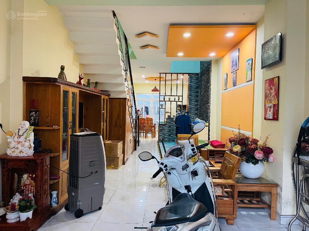 8.2 tỷ có ngay 84m2 có 3 tầng btct phú thọ hòa hẻm xe tải chạy