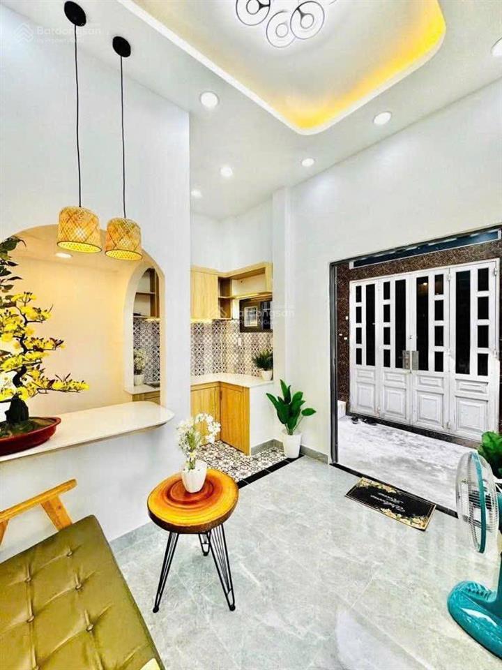 Chỉ 2 tỷ hơn nhà tân bình  nhà 3 tầng  dtsd 45m2  lô góc không lộ giới