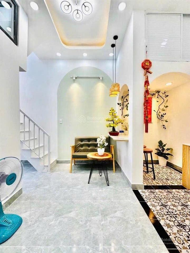 Chỉ 2 tỷ hơn nhà tân bình  nhà 3 tầng  dtsd 45m2  lô góc không lộ giới