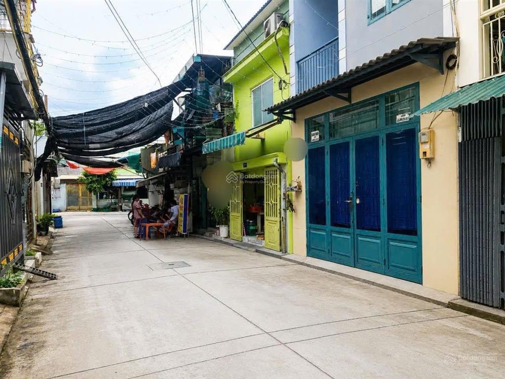 Chỉ 1,95 tỷ nhà 2 tầng, hẻm 6m xe hơi tránh nhau!