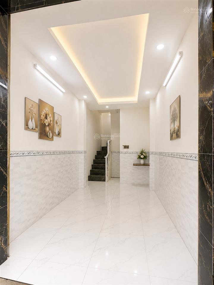 Nhỉnh 2 tỷ nhà hẻm xe hơi ngay cách mạng tháng 8, gần 3mx6m