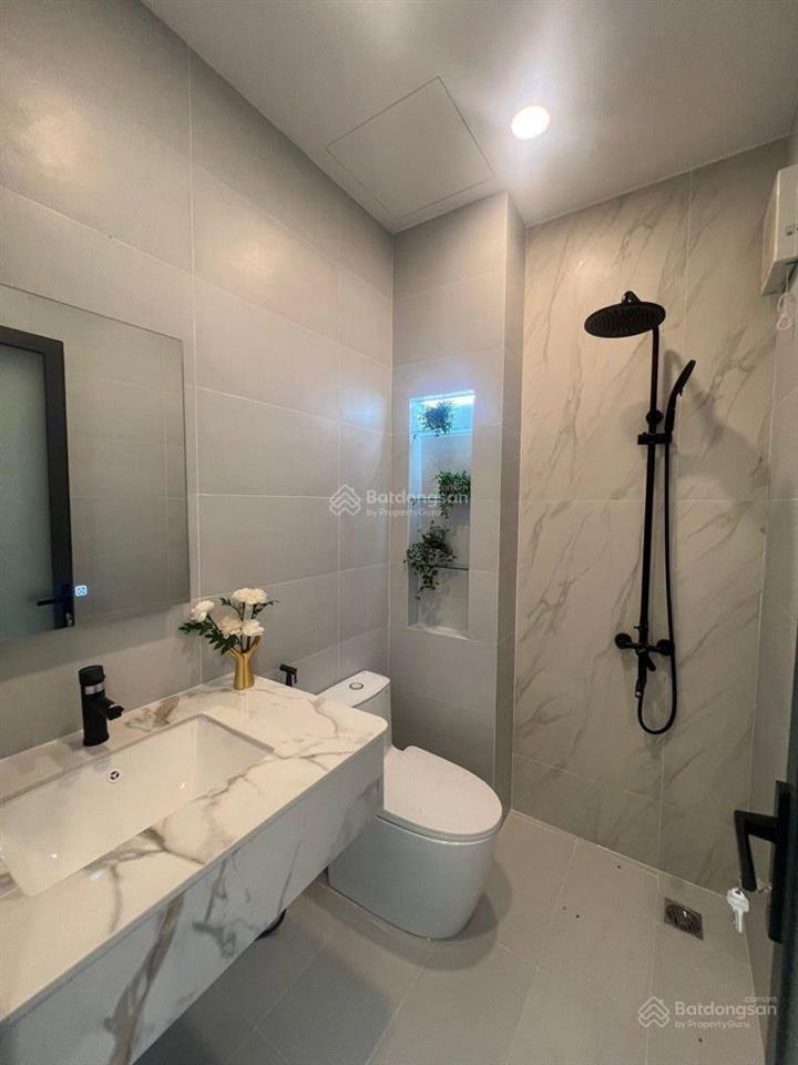 Nhà đẹp giá rẻ chỉ hơn 6.x tỷ x có nhà q10 đường cách mạng tháng 8, hẻm ô tô 8m, 3m x 8m